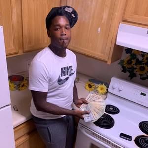 Meet your Posher, Gustoo